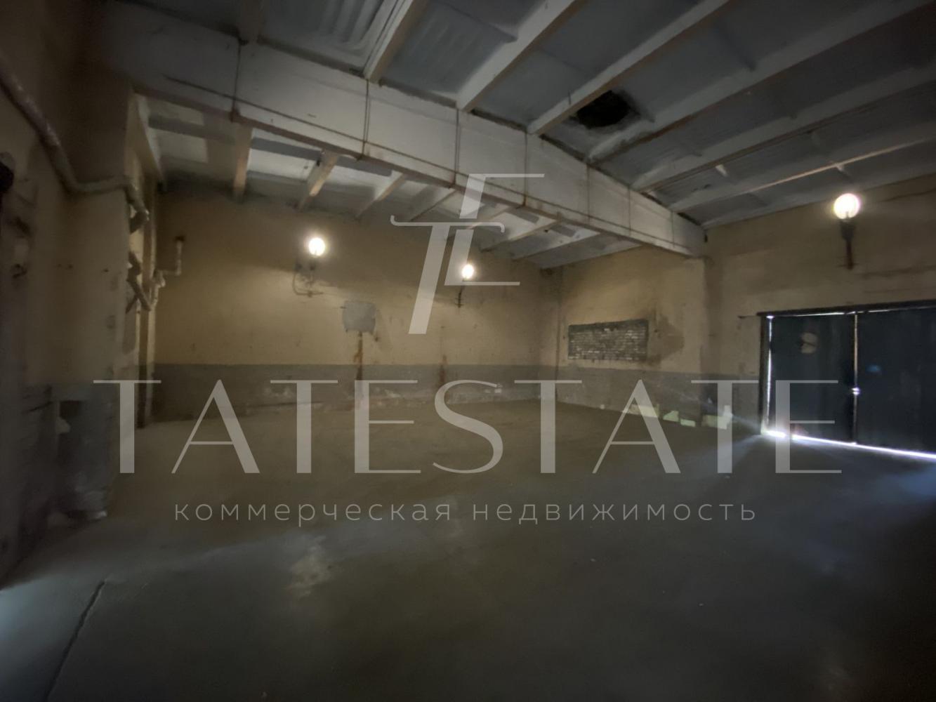 На складе было 400